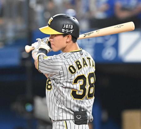 　８回、適時打を放つ小幡