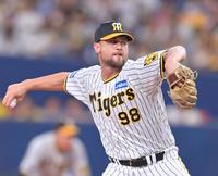 　６回表に登板し１イニングを無失点に抑えたブルワー（撮影・立川洋一郎）