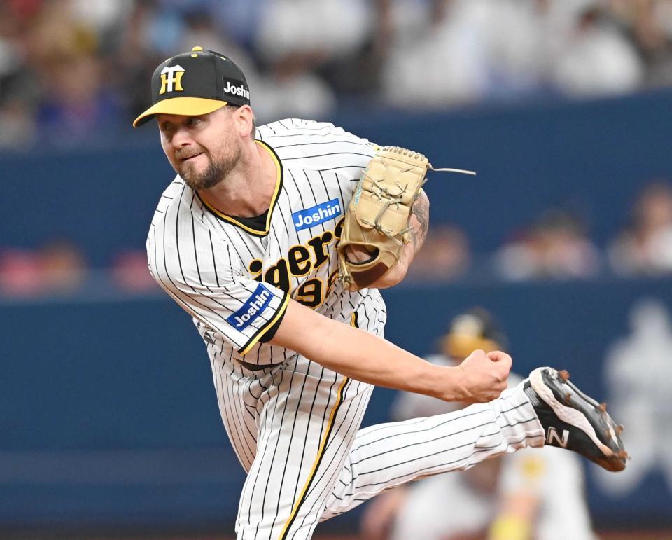 　６回、好リリーフを見せるブルワー（撮影・飯室逸平）