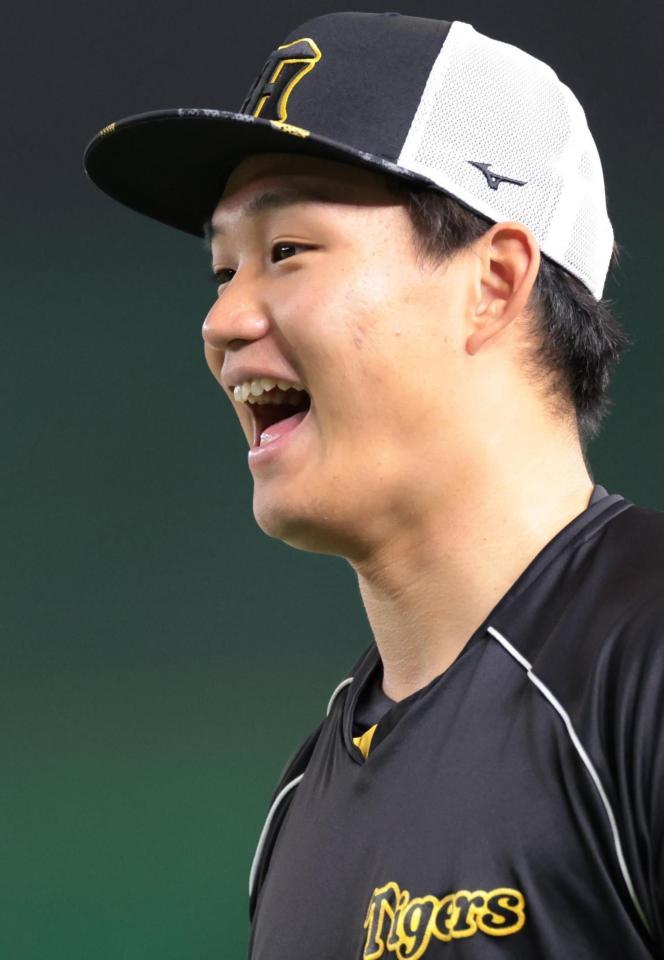 　笑顔で練習する森下（撮影・吉澤敬太）