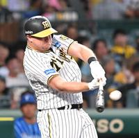 　２回、先制ソロを放つノイジー（撮影・高部洋祐）