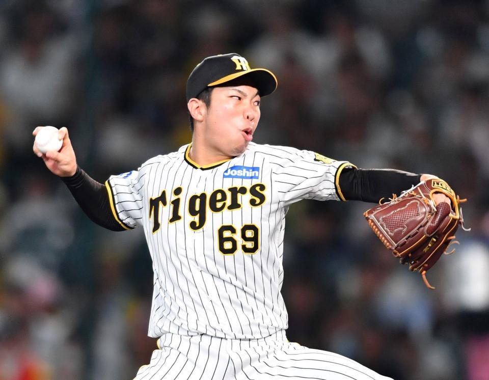 　７回、４番手で登板した石井（撮影・中田匡峻）