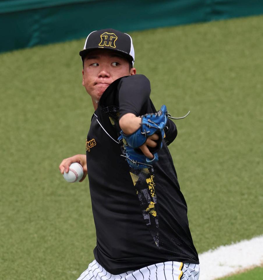 　キャッチボールする村上（撮影・山口登）