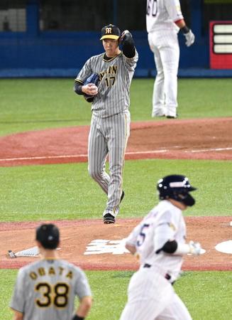 　２回、村上に先制２ランを浴びた青柳（撮影・金田祐二）