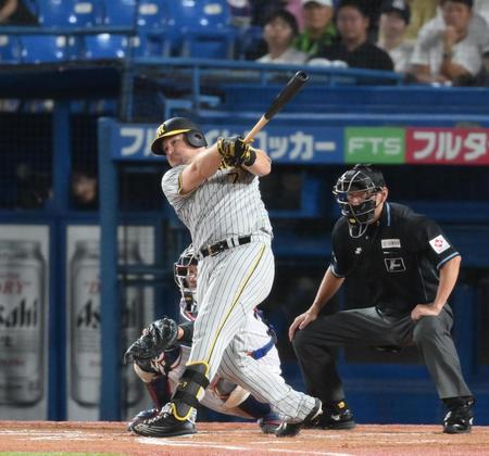 　２回、ノイジーが適時二塁打を放つ（撮影・堀内翔）