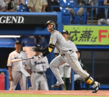 　６回、森下が左中間にソロを放つ（撮影・堀内翔）