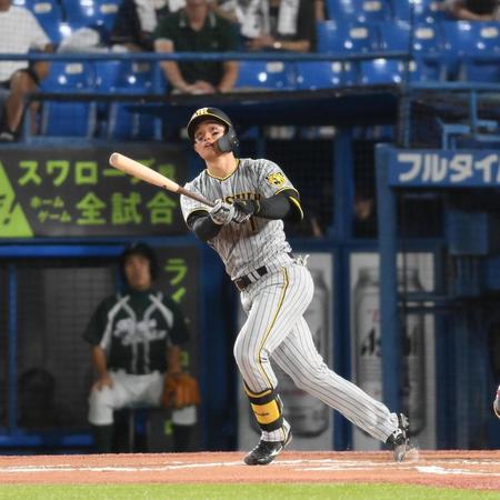 　６回、森下が左中間にソロを放つ（撮影・堀内翔）