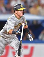 　３回、逆転適時三塁打を放つ小野寺