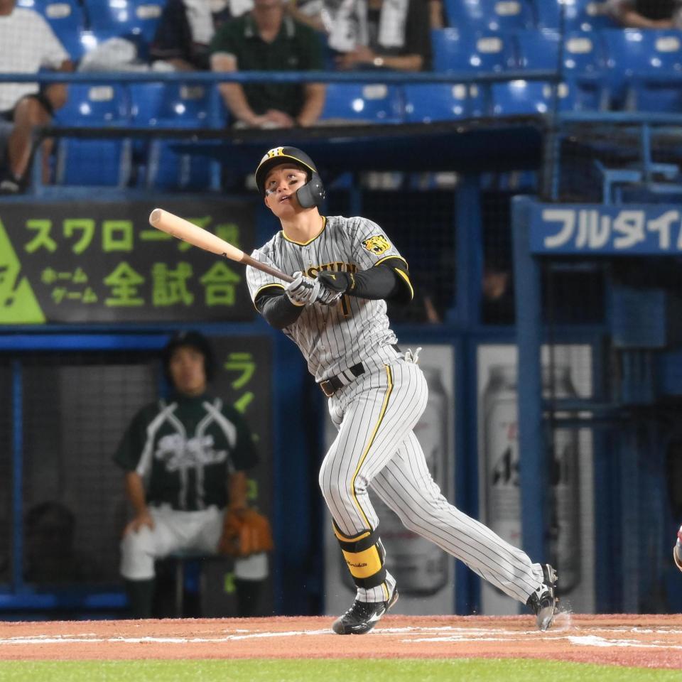 　６回、森下が左中間にソロを放つ（撮影・堀内翔）