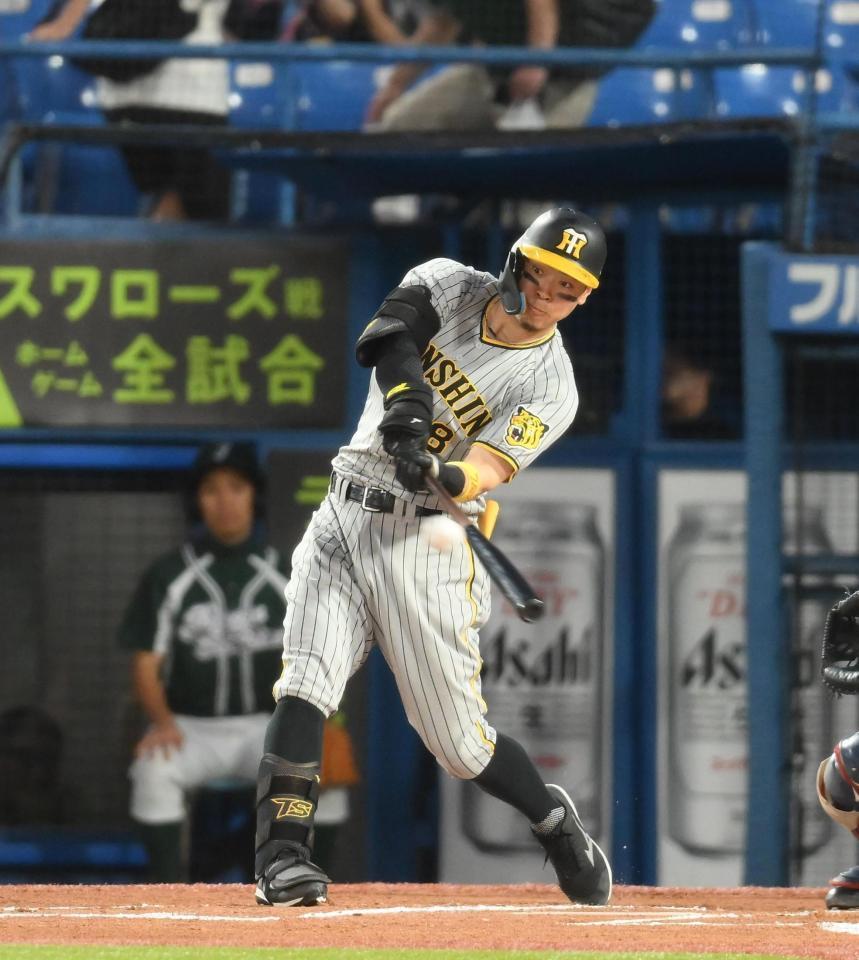 　１回、佐藤輝が右越えに３ランを放つ（撮影・堀内翔）