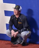 　練習に参加して明るい表情を見せる近本（撮影・立川洋一郎）