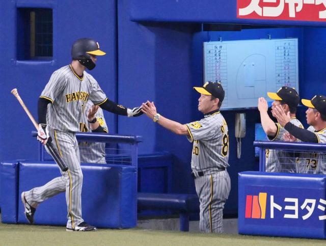 阪神・岡田監督 貫禄タクトで快勝導く 初回エンドラン→四回4点差で犠打「まあ、普通にやってるだけ」