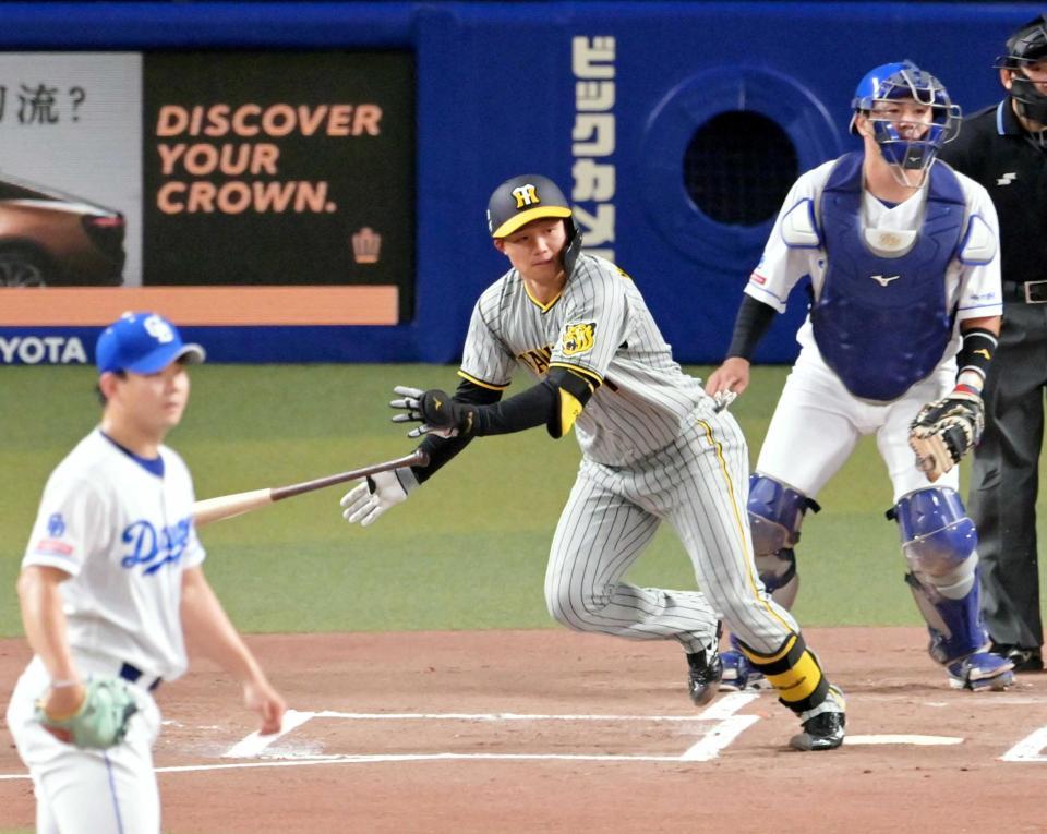 　１回、小笠原から先制適時打を放つ森下