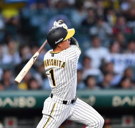 　１回、左越えに先制ソロを放った森下（撮影・中田匡峻）