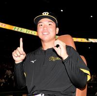 　今季１０勝目を挙げた村上（撮影・中田匡峻）