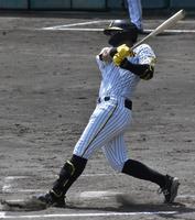 　１回、先制２ランを放った井上