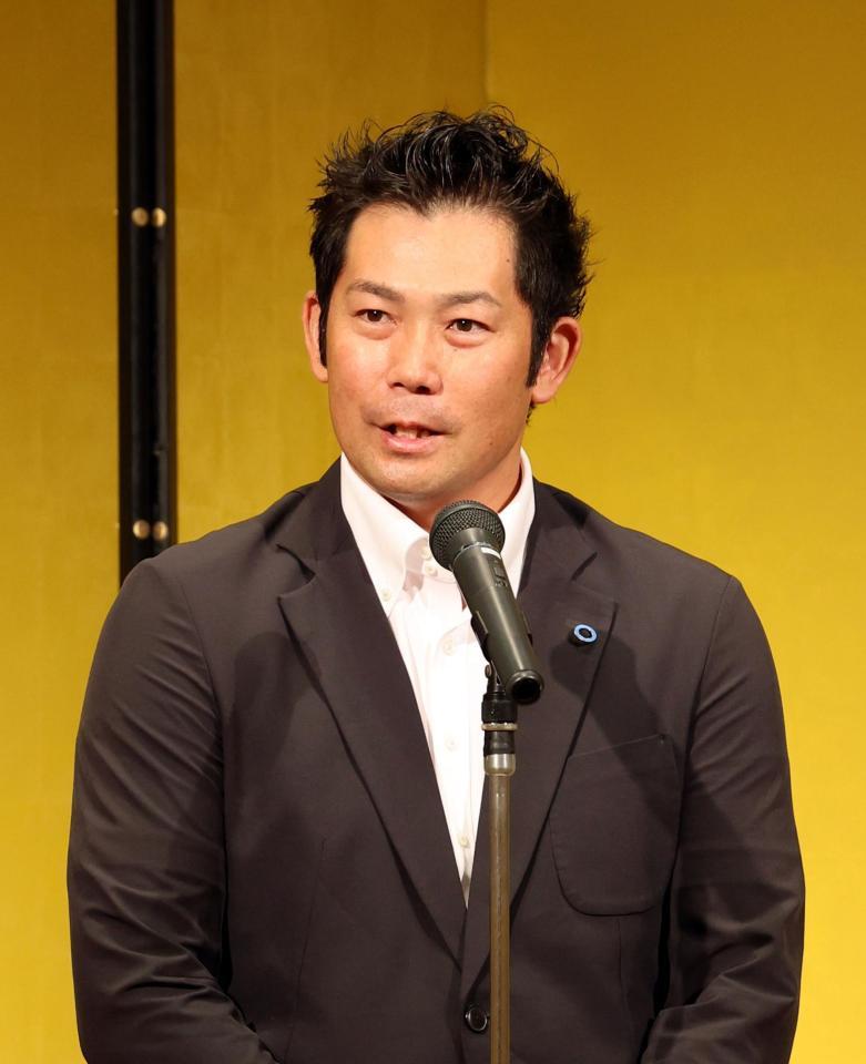 　親子観戦会を開き、あいさつする岩田稔氏（撮影・山口登）