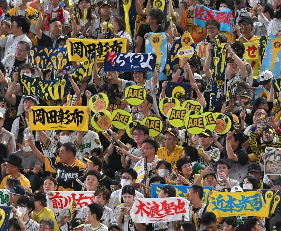 　ラッキー７に盛り上がる阪神ファン（撮影・高部洋祐）