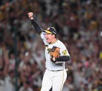 　リーグ優勝を決め、喜ぶ大山（撮影・中田匡峻）