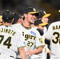 　笑顔はじける伊藤将（撮影・中田匡峻）