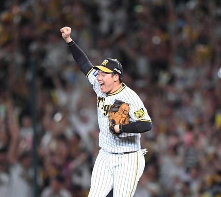 　リーグ優勝を決め、喜ぶ大山