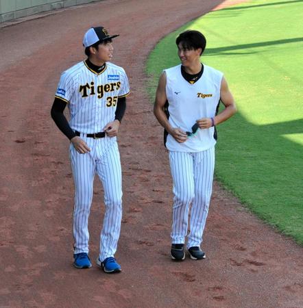 　ランニングをする（左から）才木と湯浅