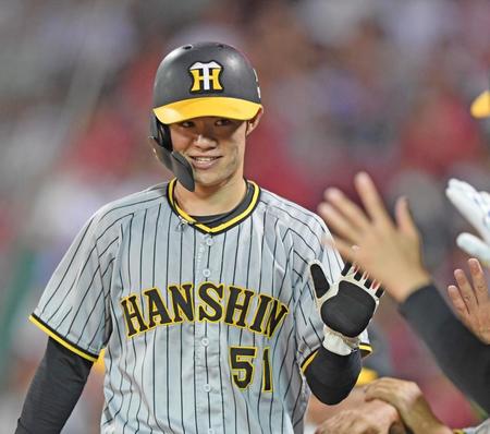 　５回、大山の適時打で同点の生還をした中野（撮影・中田匡峻）