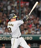 　６回、先制犠飛を放つ大山