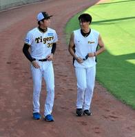 　ランニングをする（左から）才木と湯浅