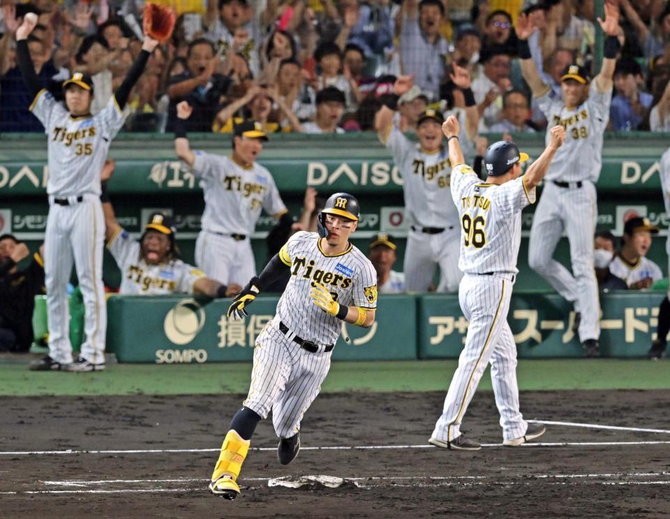 阪神・佐藤輝 虎新人史上初の3年連続20号 “アニキ”の背中憧れ