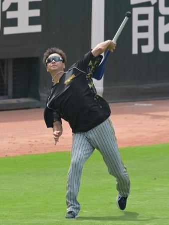 　登板に向けて調整する大竹（撮影・立川洋一郎）