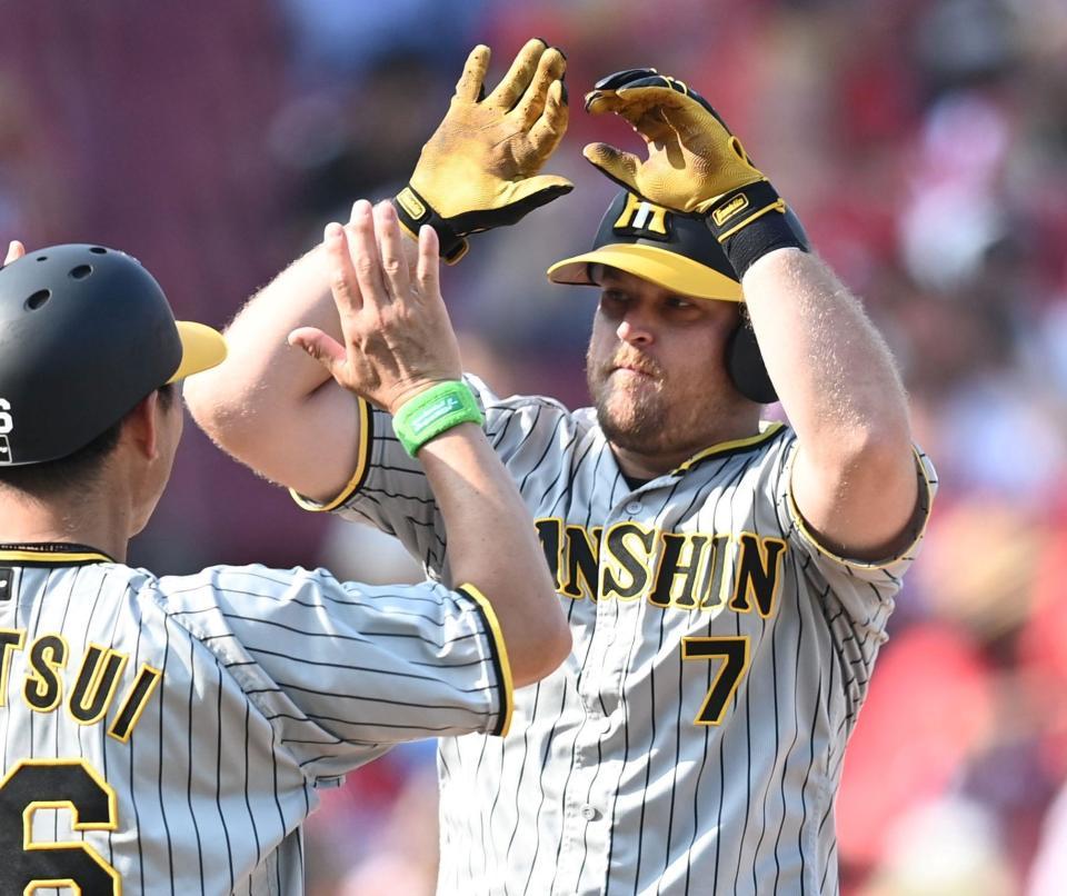 　５回、３ランを放ち生還するノイジー（撮影・田中太一）