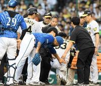 　９回、エスコバー（中央）は危険球退場となる