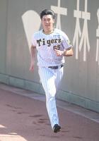 　練習で汗を流す湯浅（撮影・石井剣太郎）