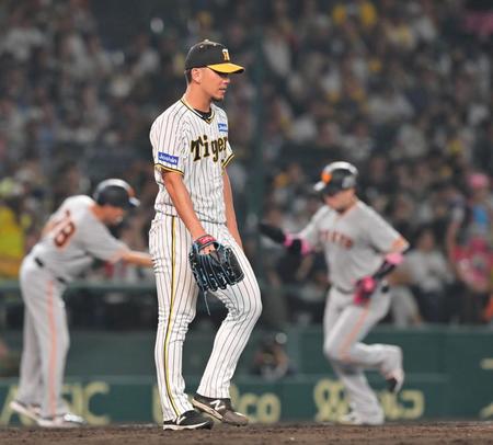 　７回、丸に同点ソロを浴びる伊藤将（撮影・立川洋一郎）