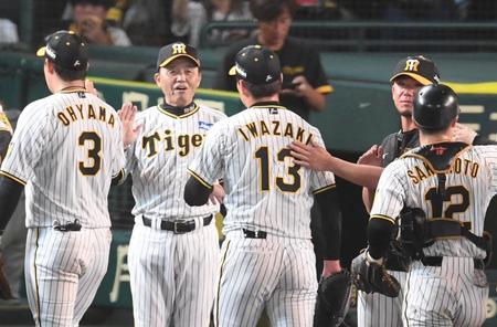 阪神・岡田監督 オリックス3連覇達成も「クライマックスまで1カ月あるんで」「まだ先や!」まずはCS突破