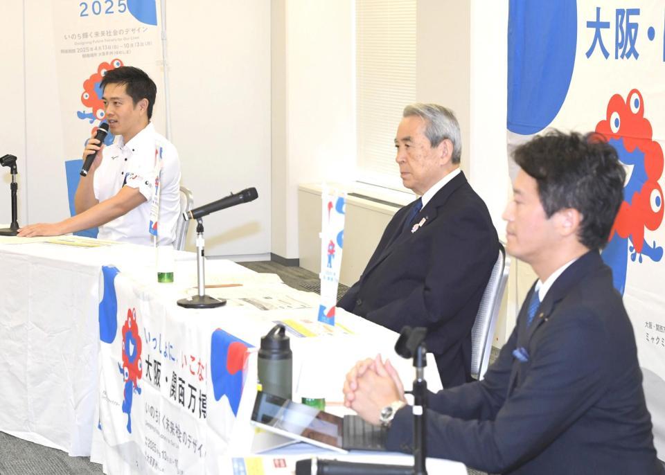 　会見する（左から）吉村洋文大阪府知事、公益社団法人関西経済連合会・松本正義会長、斎藤元彦兵庫県知事＝（撮影・北村雅宏）