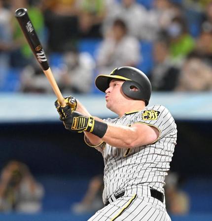 　１回、２ランを放つノイジー（撮影・高部洋祐）