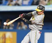 　１回、先制打を放つ中野（撮影・高部洋祐）