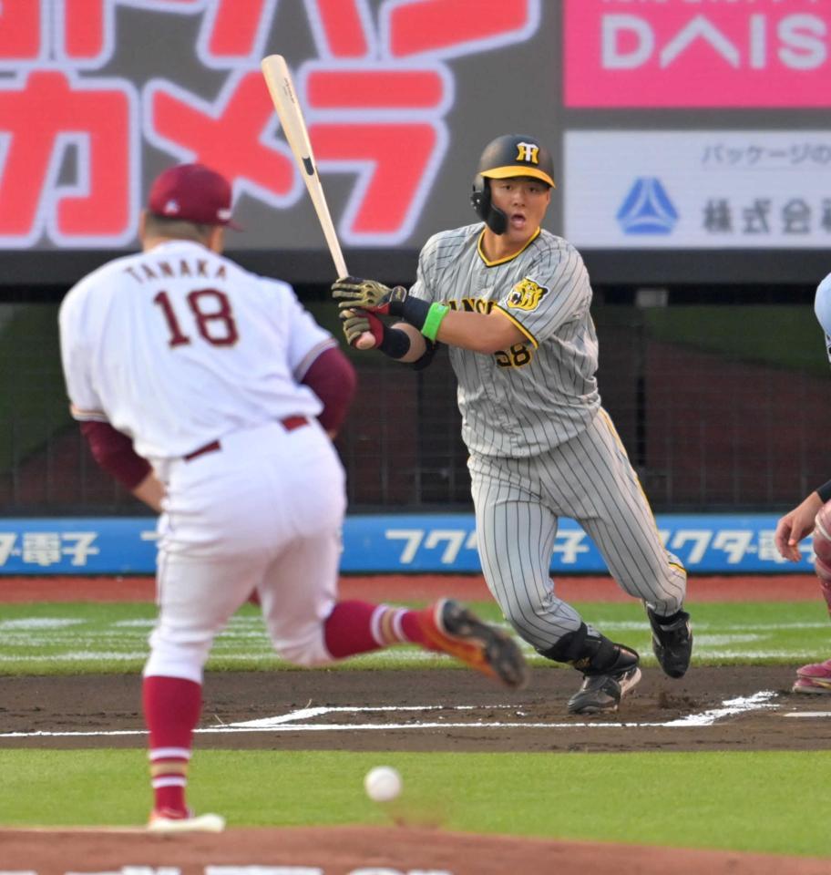 　１回、田中将から中前打を放つ前川＝２３年６月７日、楽天戦