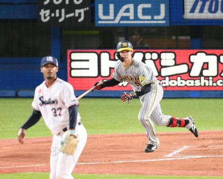 　３回、中野が中前打を放つ（撮影・堀内翔）