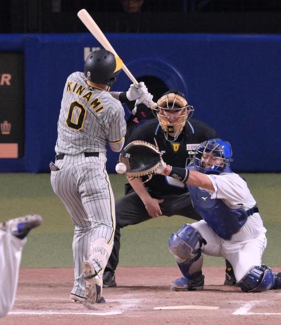 阪神・木浪の死球＆小幡への“ビーンボール”に球場騒然 岡田監督も