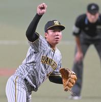 　力投する村上（撮影・高部洋祐）