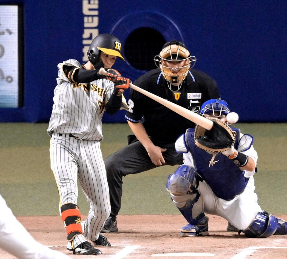 　１０回、左前打を放つ中野（撮影・立川洋一郎）