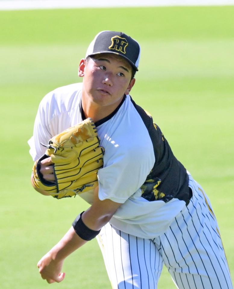 　キャッチボールをして調整する門別（撮影・立川洋一郎）