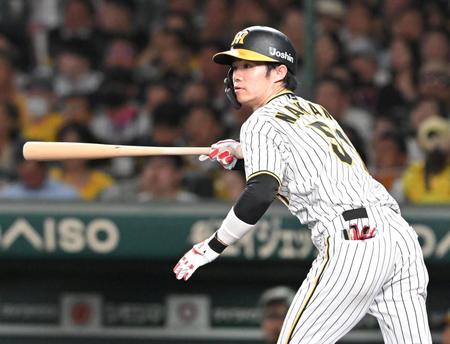 　６回、左前打を放つ中野（撮影・高部洋祐）