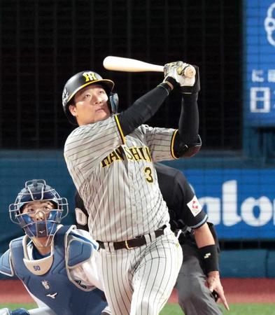 　２回、左越えに同点ソロを放つ大山（撮影・吉澤敬太）