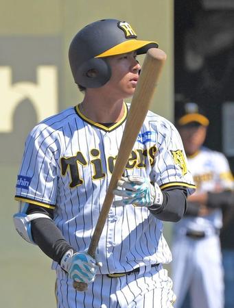 　１回、空振り三振に倒れた植田（撮影・北村雅宏）