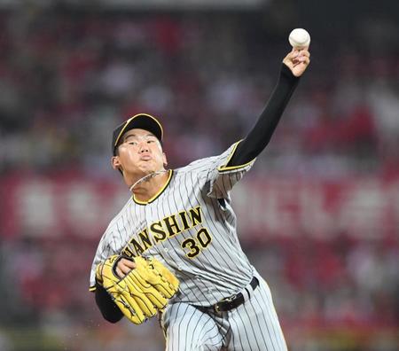 　力投する先発の門別（撮影・中田匡峻）