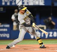 　１回、空振り三振に倒れる森下（撮影・金田祐二）